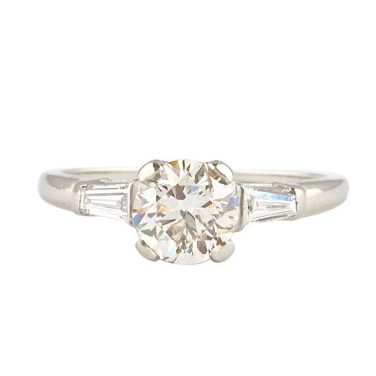 Elegant Diamond & White Gold Engagement Ring