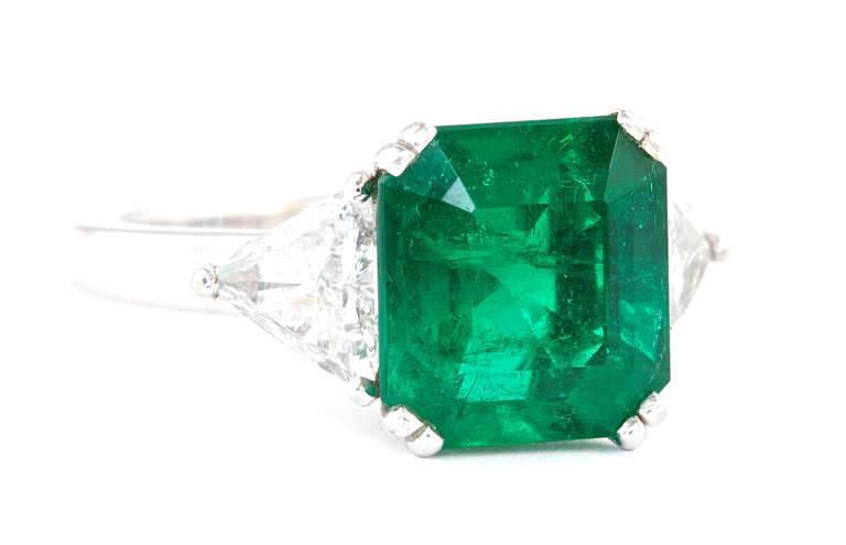 The Muzo mine in Colombia produces the finest emeralds in the world. This rare Muzo mine emerald was excavated many years ago and is in the top tier of fine emeralds. The ring has French hallmarks and is accompanied by GIA and AGL certificates