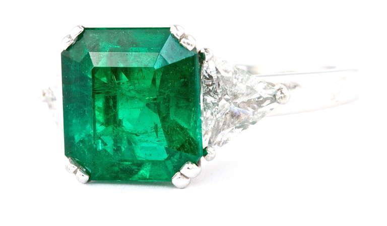 4.15 Carat Colombian Emerald Diamond Platinum Ring In Excellent Condition In Beverly Hills, CA