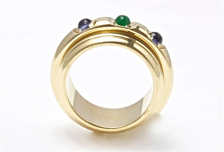 Piaget Emerald and Sapphire Gold Ring In Excellent Condition In Beverly Hills, CA