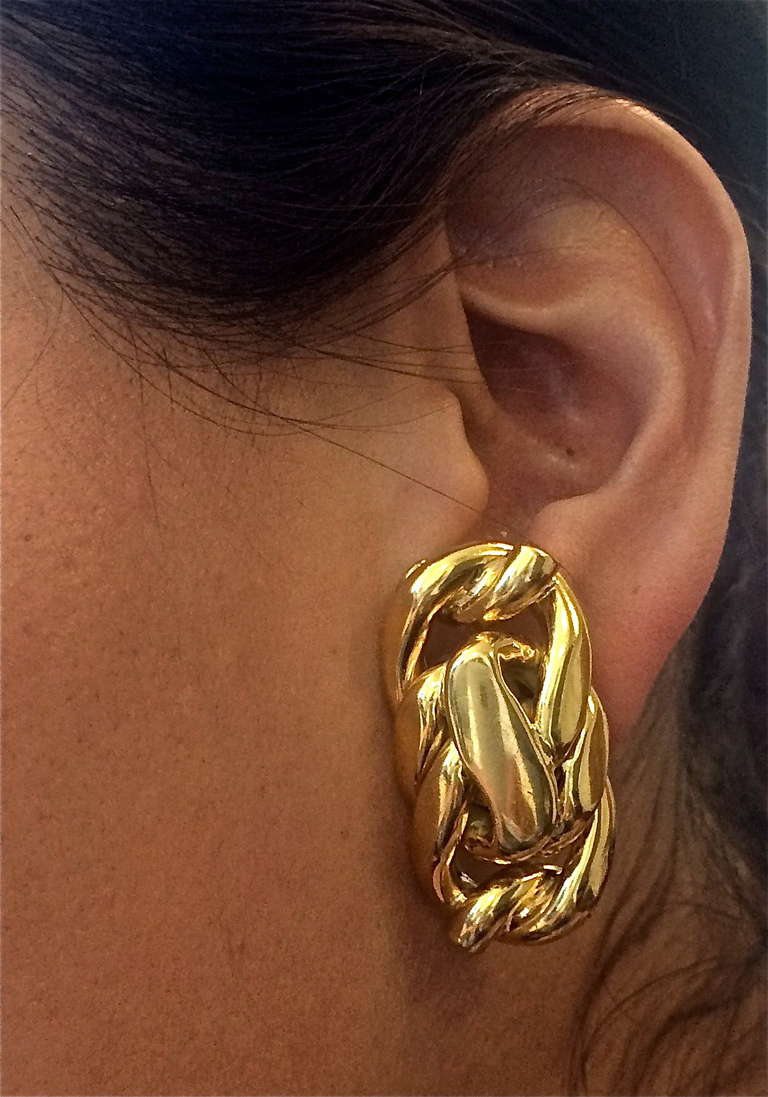 French Gold Earrings In Excellent Condition In Beverly Hills, CA