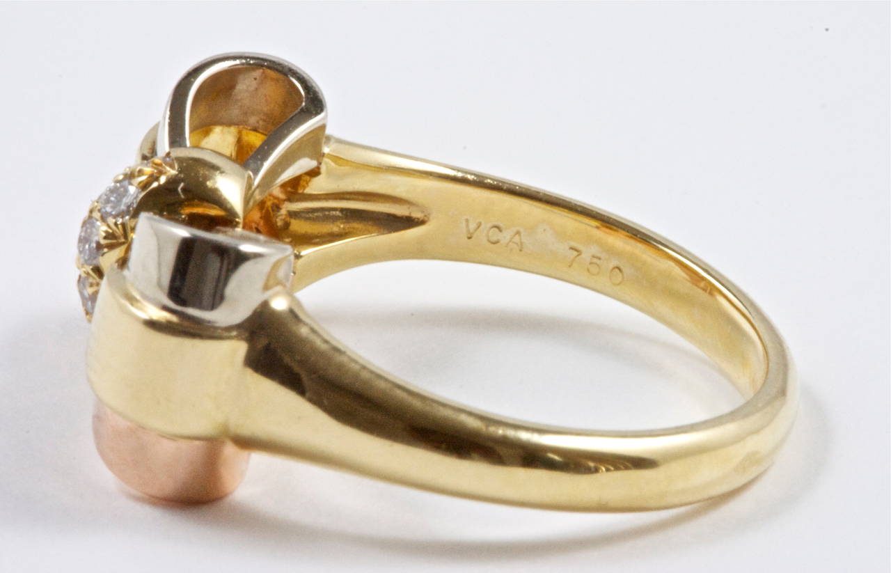 bow gold ring design