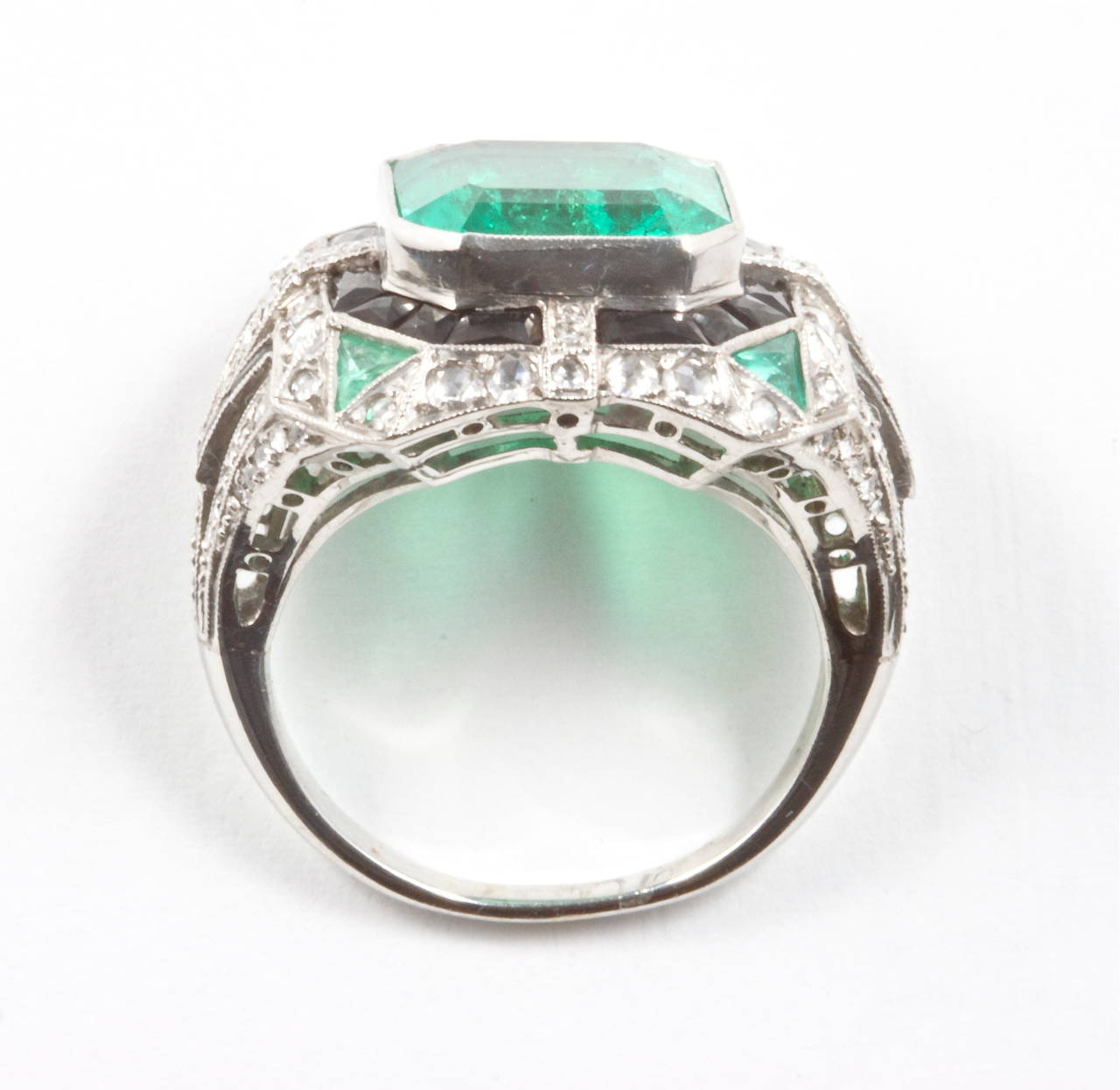 AGL 6.11 Colombian Emerald Diamond Onyx Platinum Ring In Excellent Condition In Beverly Hills, CA