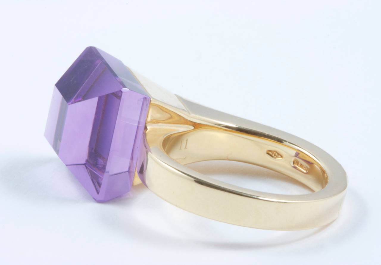 A unique stylistic ring from the fashion forward designers at Gucci. Created with a soothing purple amethyst and fine Italian 18k yellow gold. Signed Gucci and stamped made in Italy. 

Ring size 6 1/2 and can be re-sized.