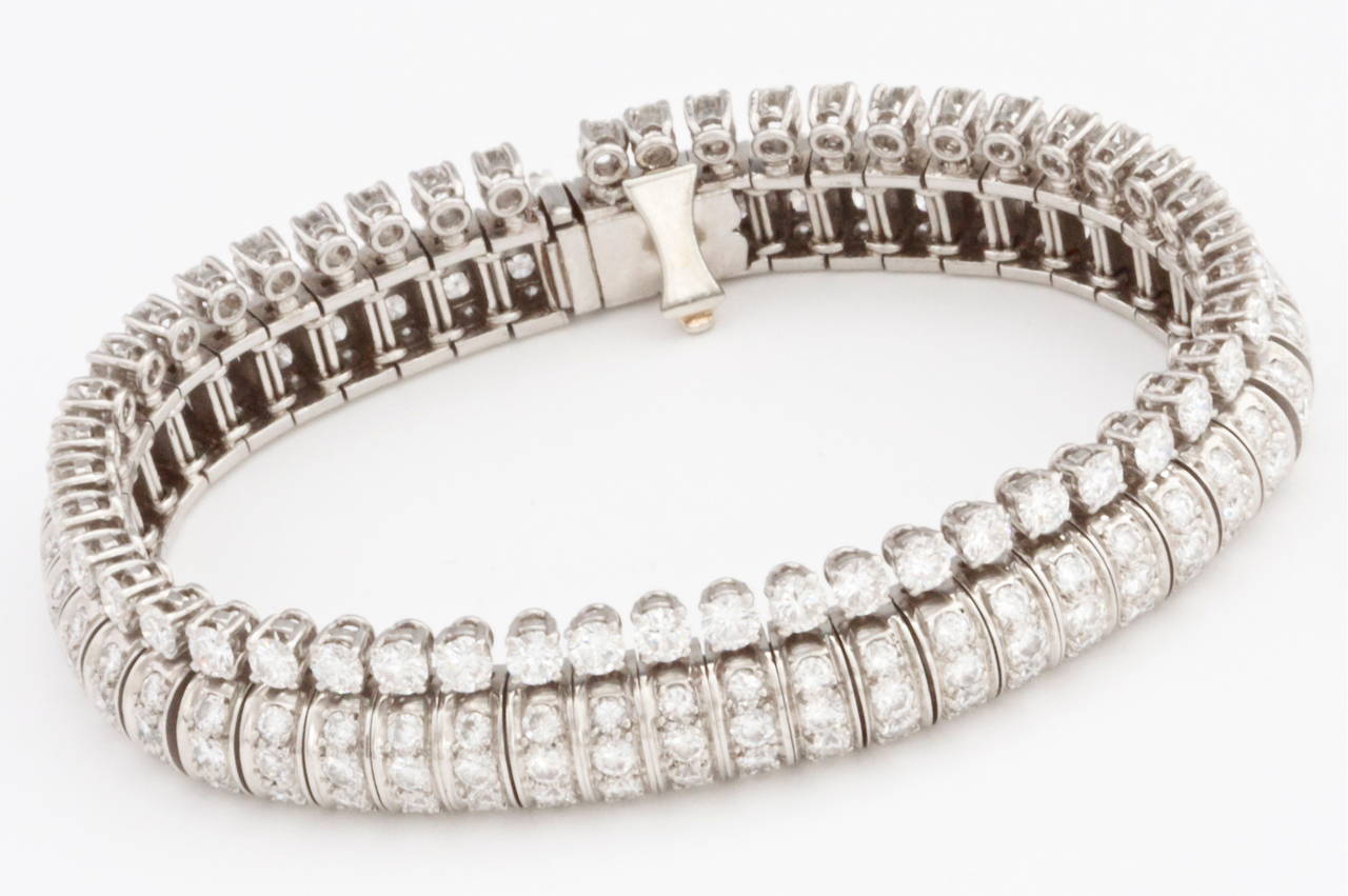 The bracelet is creatively designed, extremely well made and consists of 188 diamonds weighing approximately 7.50 carats. The 47 single diamonds that highlight each section weigh approximately 5.00 carats for a total weight of 12.50 carats. The