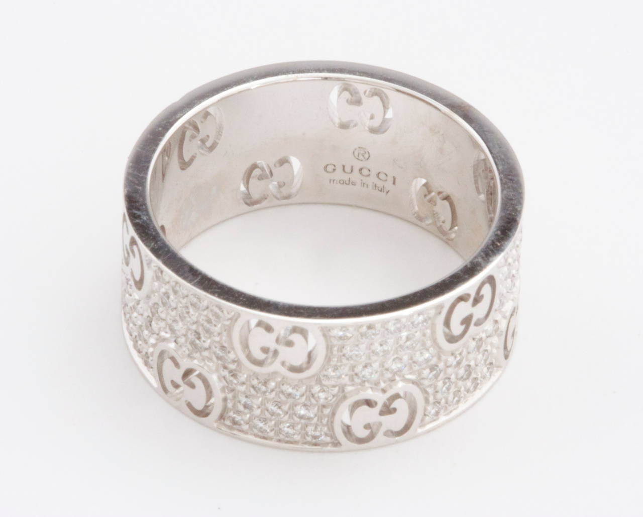 The identifiable Gucci logo cannot be mistaken and this beautiful creation has  a lovely modern twist. Designed with six rows of clean, white pave set diamonds that have been separated by the classic GG engraving strategically placed throughout.