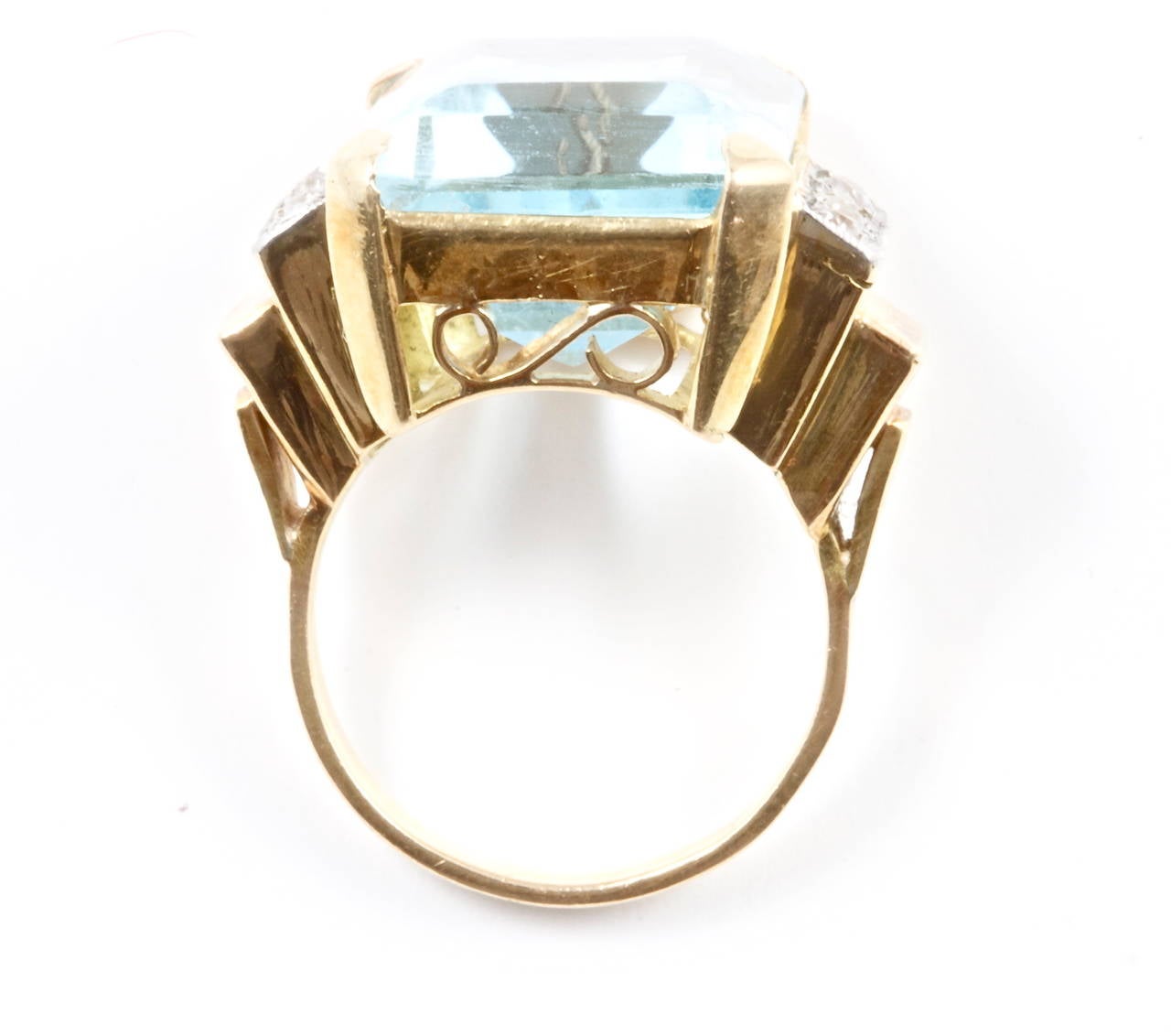 Retro Light Blue Aquamarine Diamond Gold Ring In Excellent Condition In Beverly Hills, CA