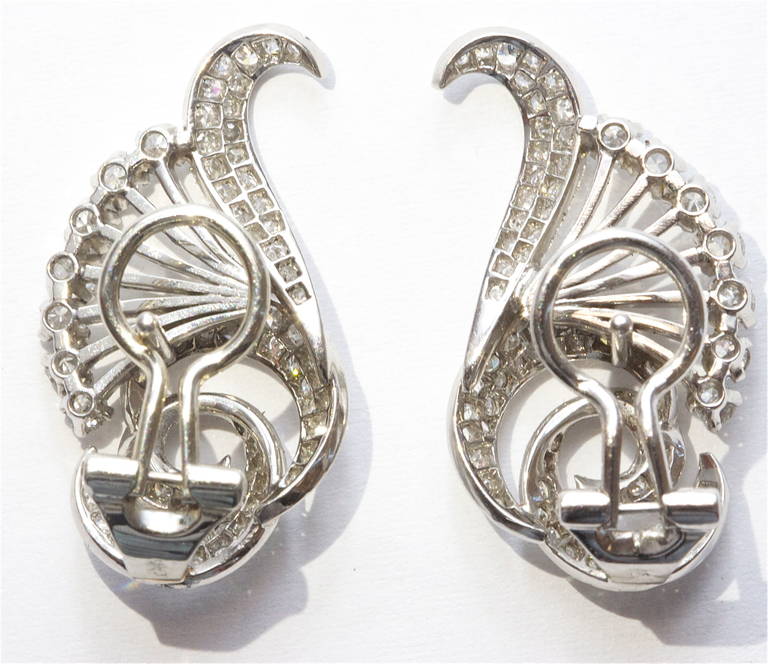 French Art Deco Diamond Platinum Earrings In Excellent Condition In Beverly Hills, CA