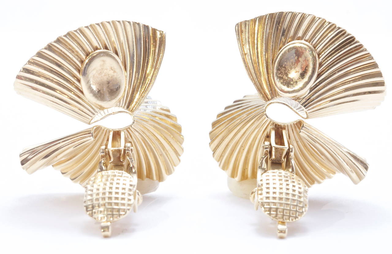 Tiffany & Co. Gold Earrings In Excellent Condition In Beverly Hills, CA