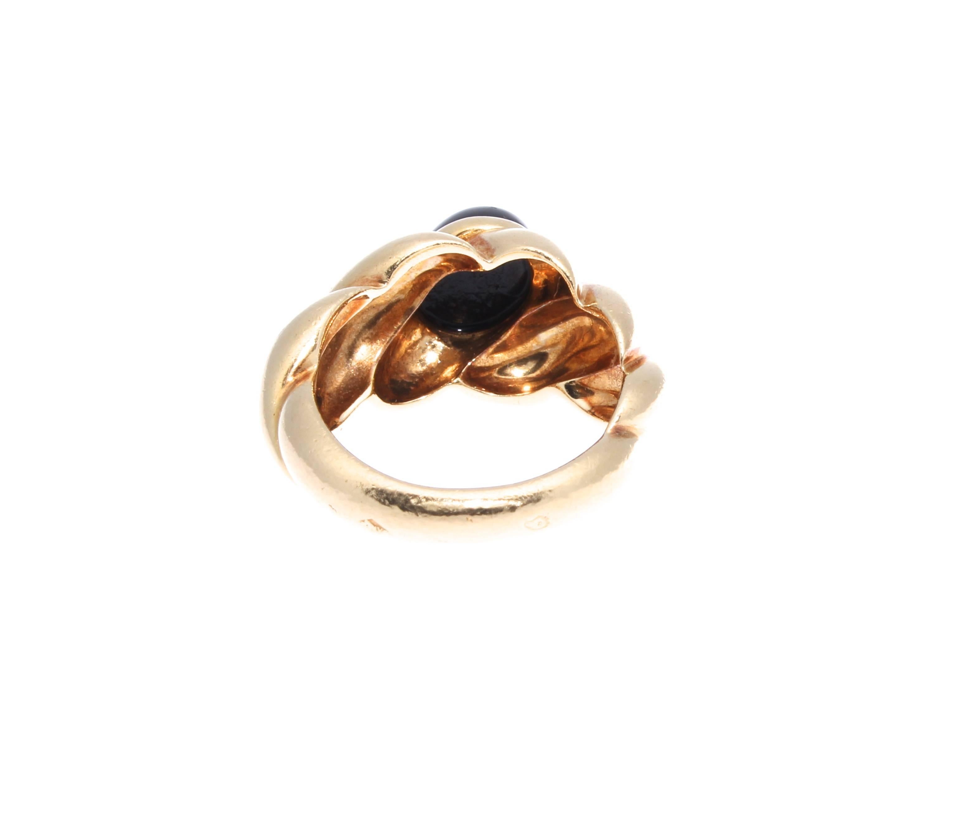 Women's Van Cleef & Arpels Onyx Gold Ring