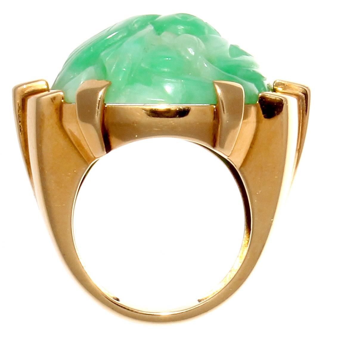 French Carved Jade Gold Ring In Excellent Condition In Beverly Hills, CA