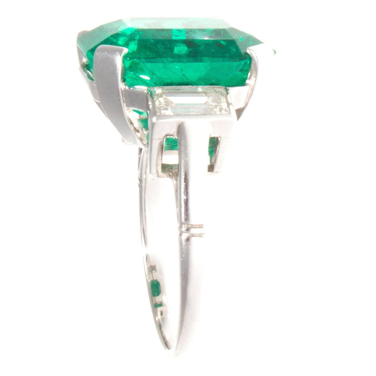 Women's Important 10.03  Carat Colombian Emerald Diamond Platinum Ring