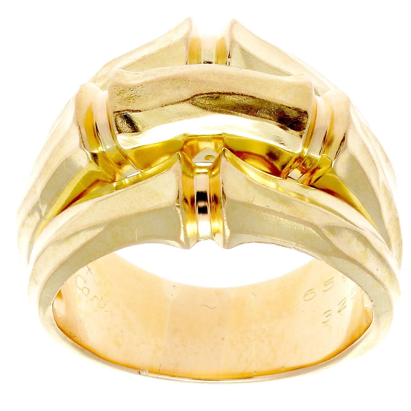 Cartier:: eine der beiden führenden Schmuckmarken. Dies ist der berühmte große Bambusring aus 18 Karat Gold aus den 1990er Jahren. Das fein geformte Gold steht in der Tradition der großen französischen Bildhauer. 

Ring Größe 8 1/2.