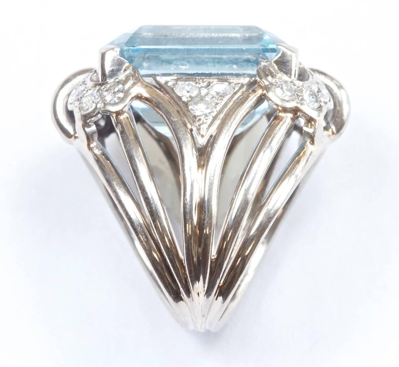 Retro 22 Carat Aquamarine Diamond Gold Ring In Excellent Condition In Beverly Hills, CA