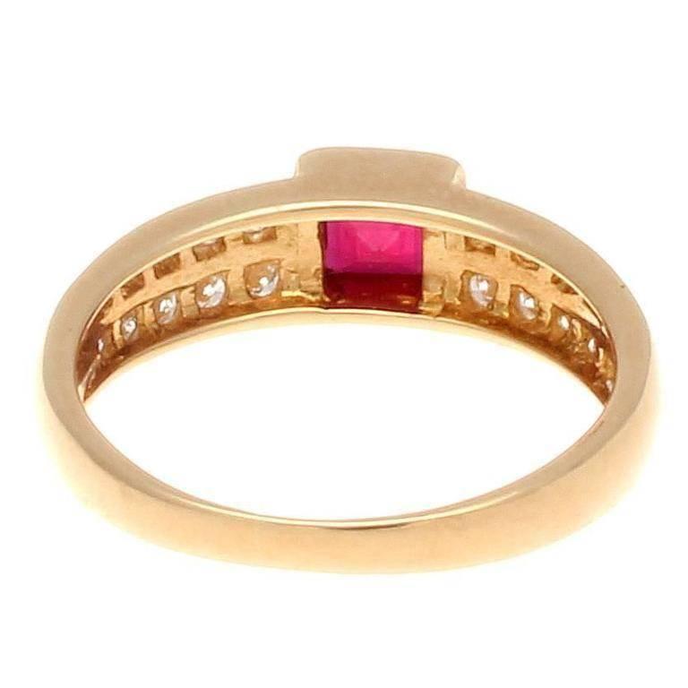 Van Cleef & Arpels Ruby Diamond Gold Ring In Excellent Condition In Beverly Hills, CA