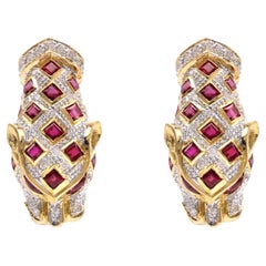 Paire de boucles d'oreilles guépard vintage en or jaune 18 carats avec diamants et rubis