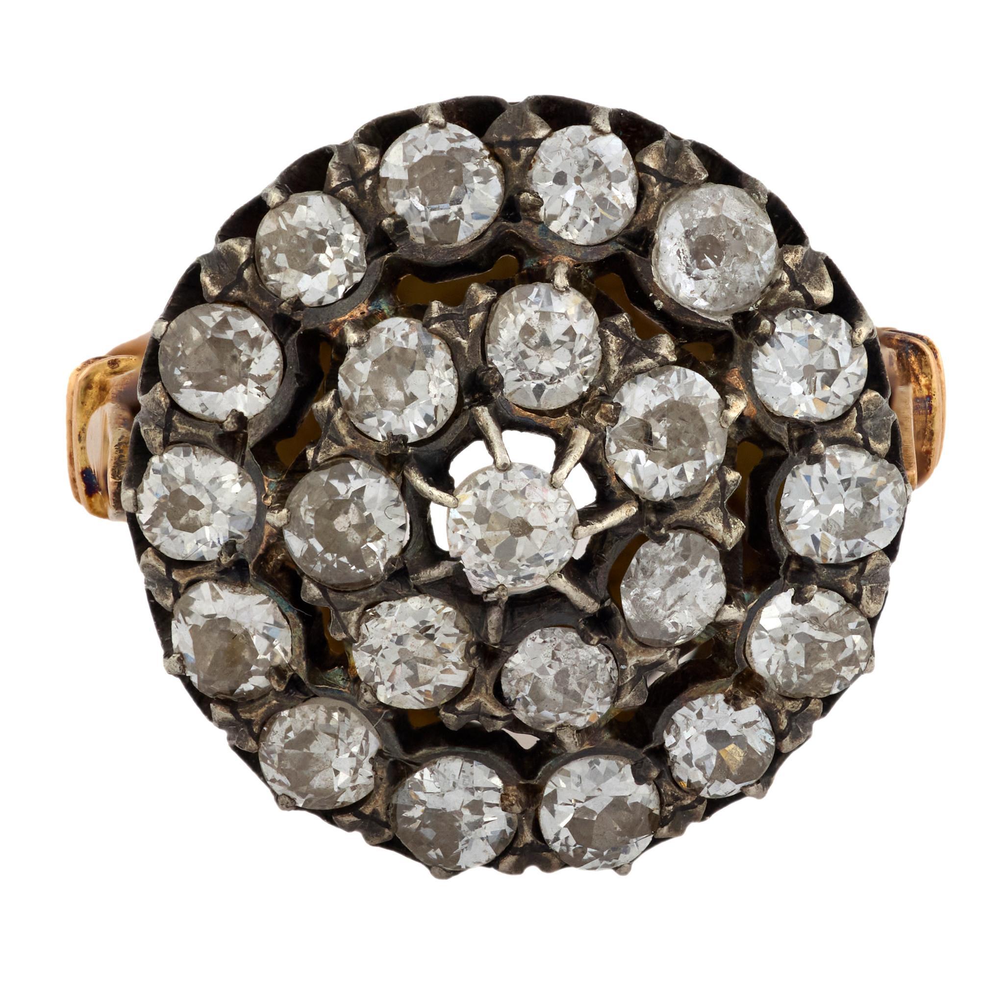 Edoardiano Anello Edwardiano a doppio fiore a grappolo con diamante da 7,85 carati in oro rosa e bianco 18 ct. in vendita