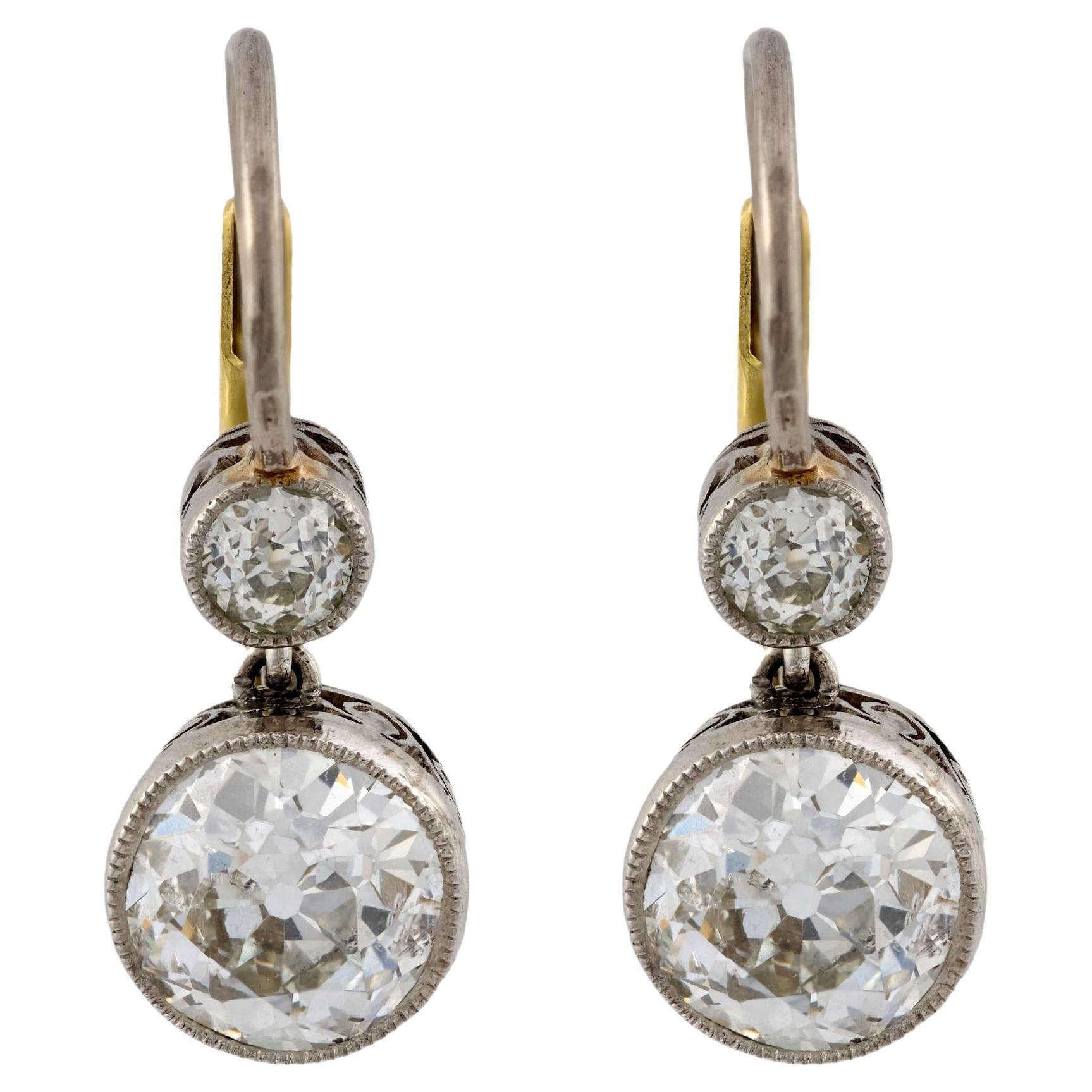 Orecchini a goccia in stile vittoriano con diamante da 2,79 carati in platino e oro giallo 18 carati in vendita
