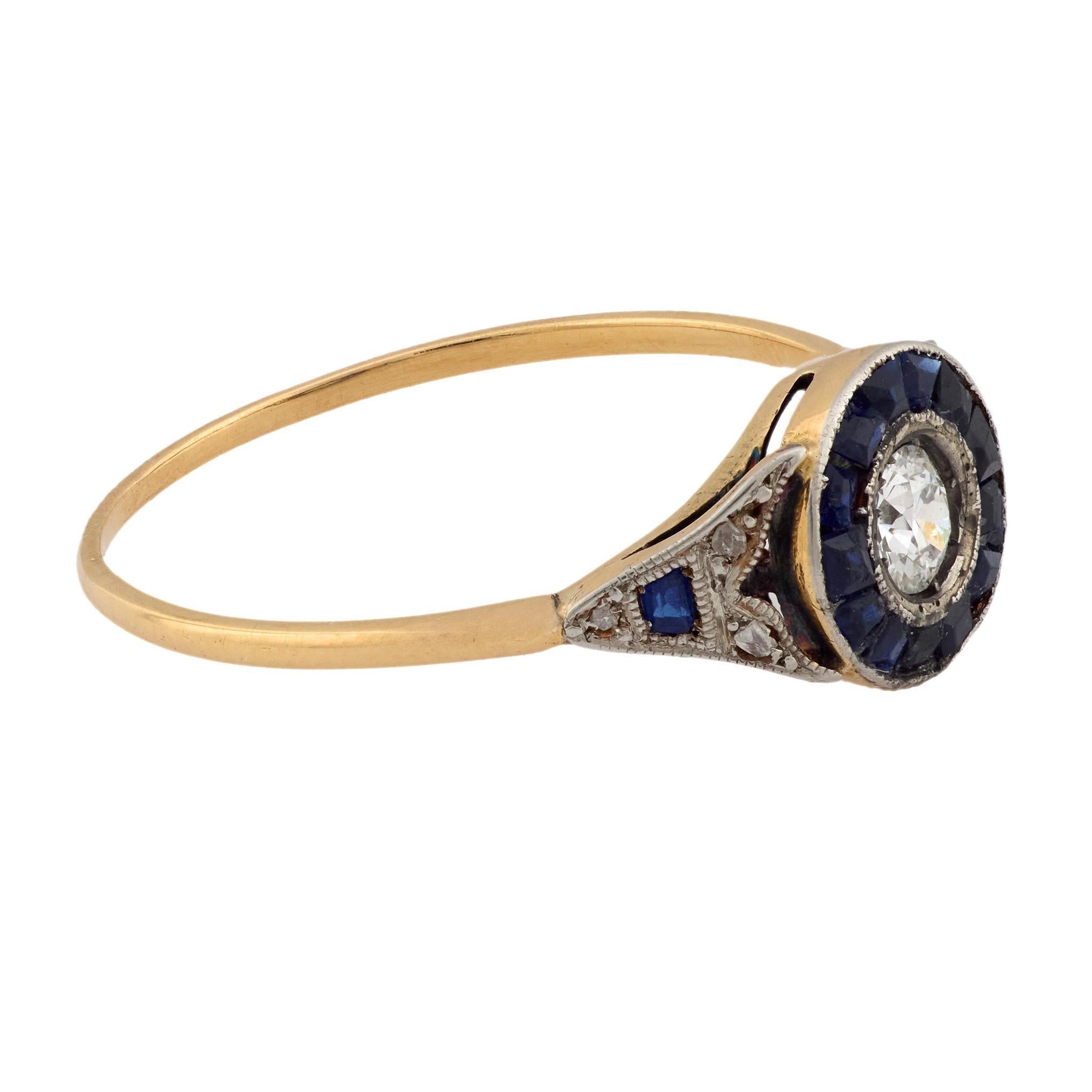 Taille vieille Europe Bague cible Art déco diamant saphir en or jaune 18k et platine en vente
