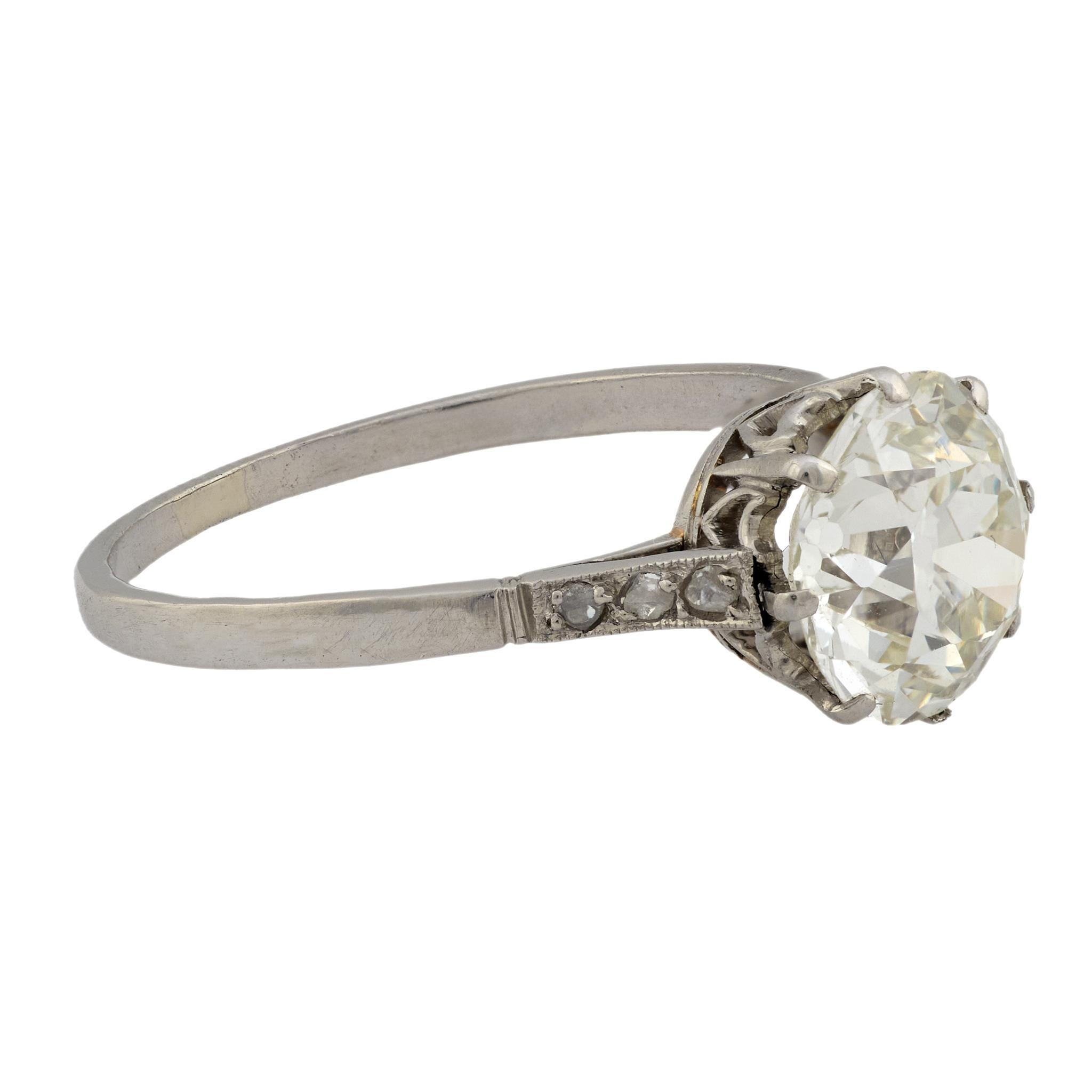 Taille vieille Europe Bague de fiançailles Art déco en platine avec un diamant de 1,90 carat en vente