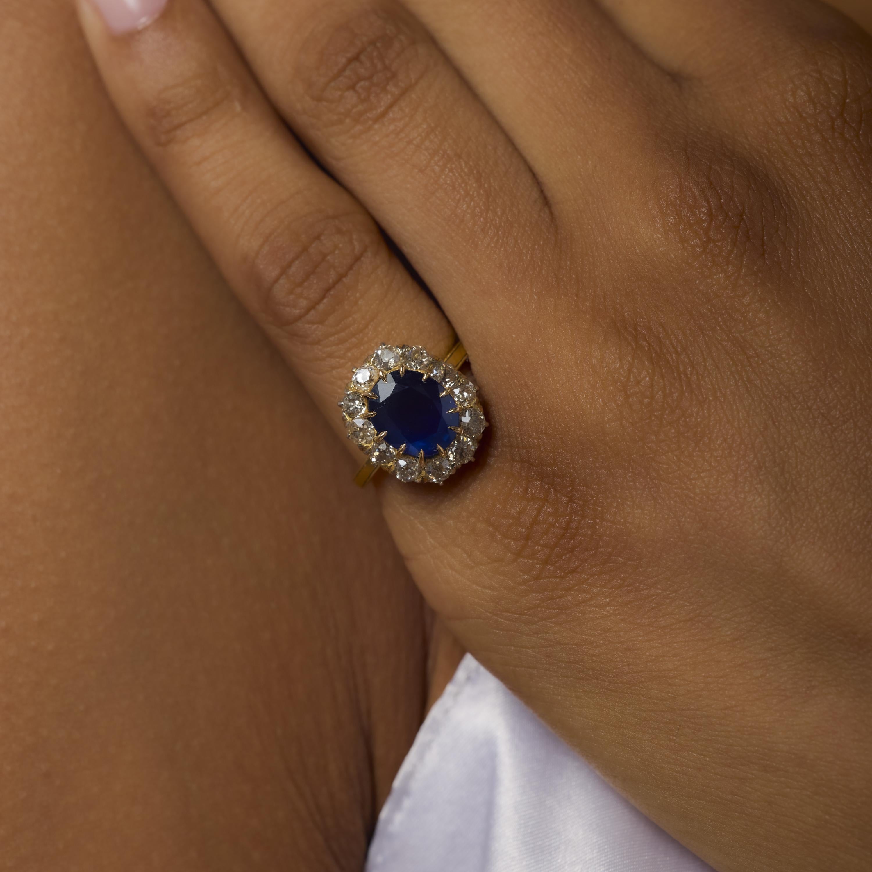 Viktorianischer GIA 3,31 Karat Saphir-Diamant 10k Gelbgold-Cluster-Ring im Angebot 1