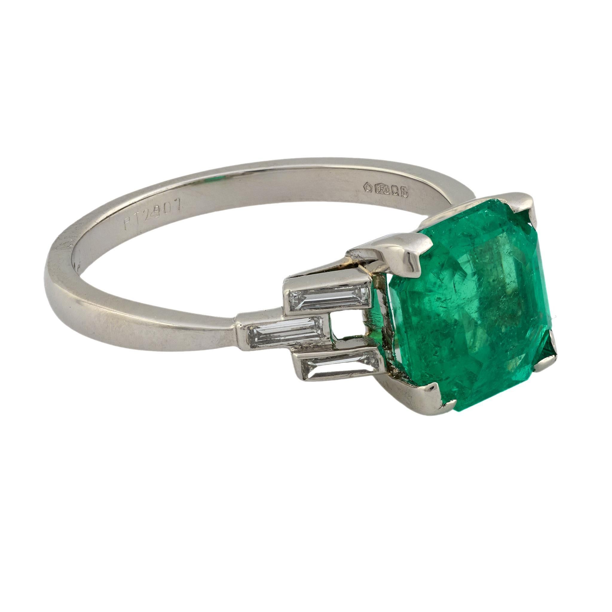 Platinring, Art déco, GIA 2.80 Karat kolumbianischer Smaragd, Diamant, Platin (Baguetteschliff) im Angebot