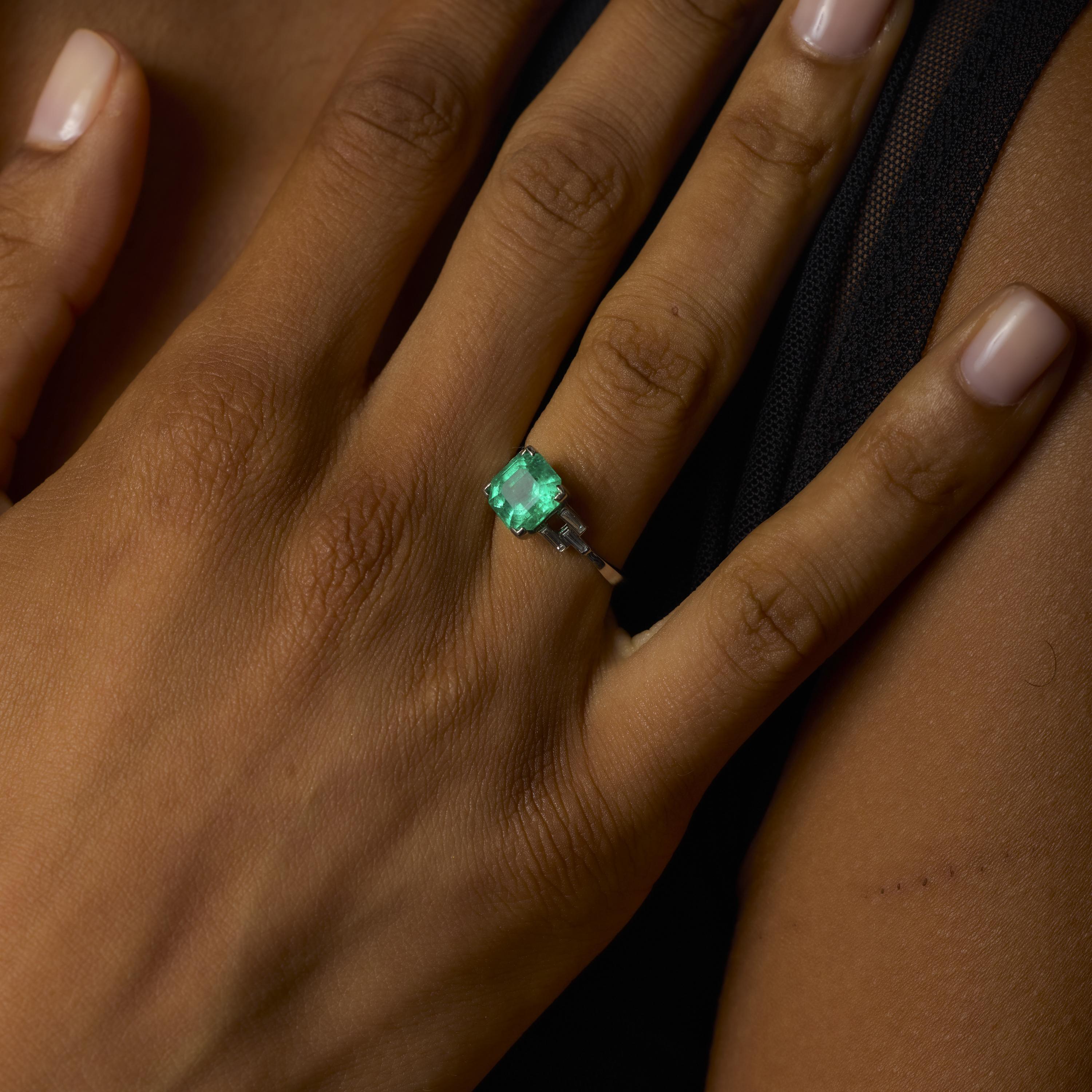 Platinring, Art déco, GIA 2.80 Karat kolumbianischer Smaragd, Diamant, Platin im Zustand „Gut“ im Angebot in Beverly Hills, CA