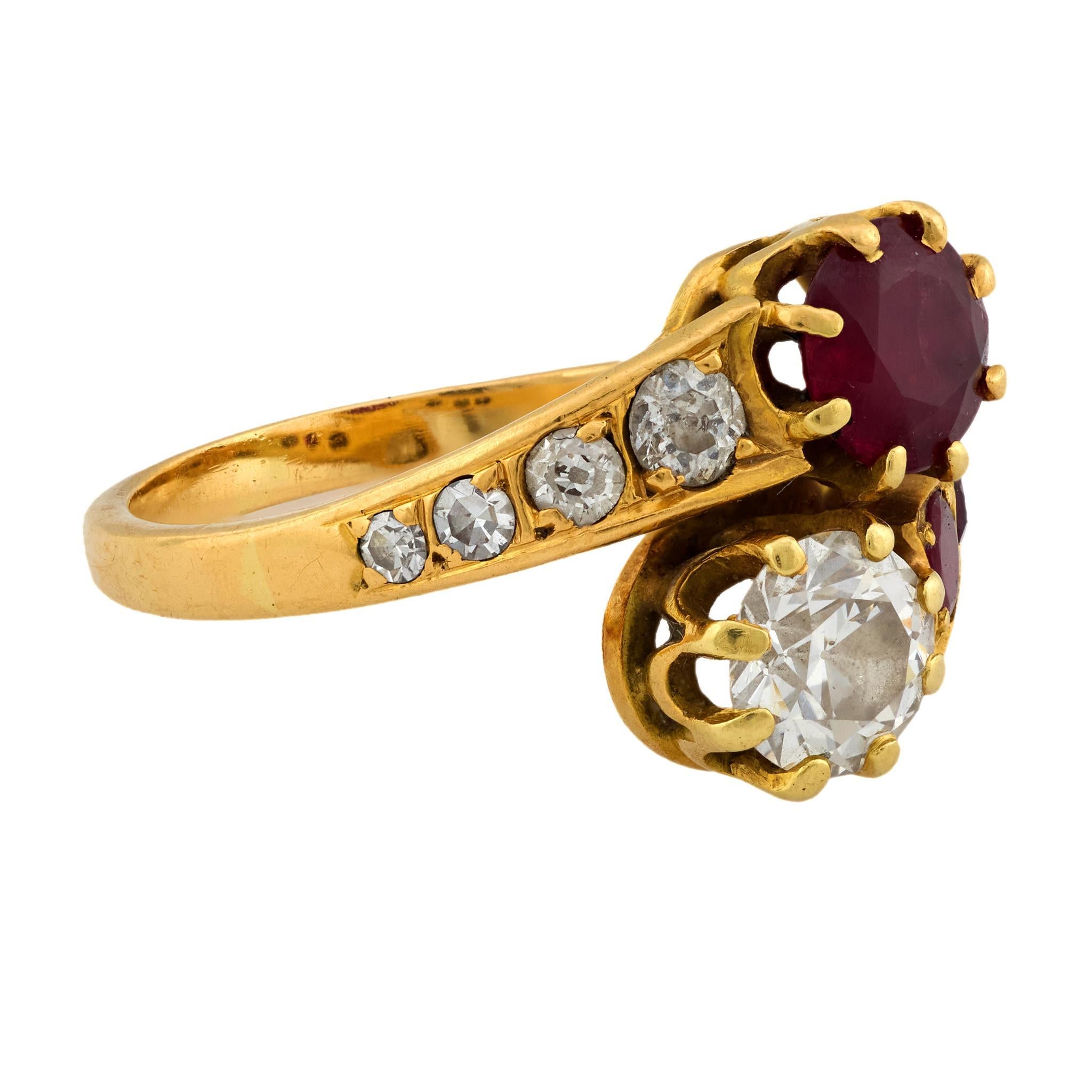 Bague rétro Toi Et Moi en or jaune 18 carats diamant rubis Bon état - En vente à Beverly Hills, CA