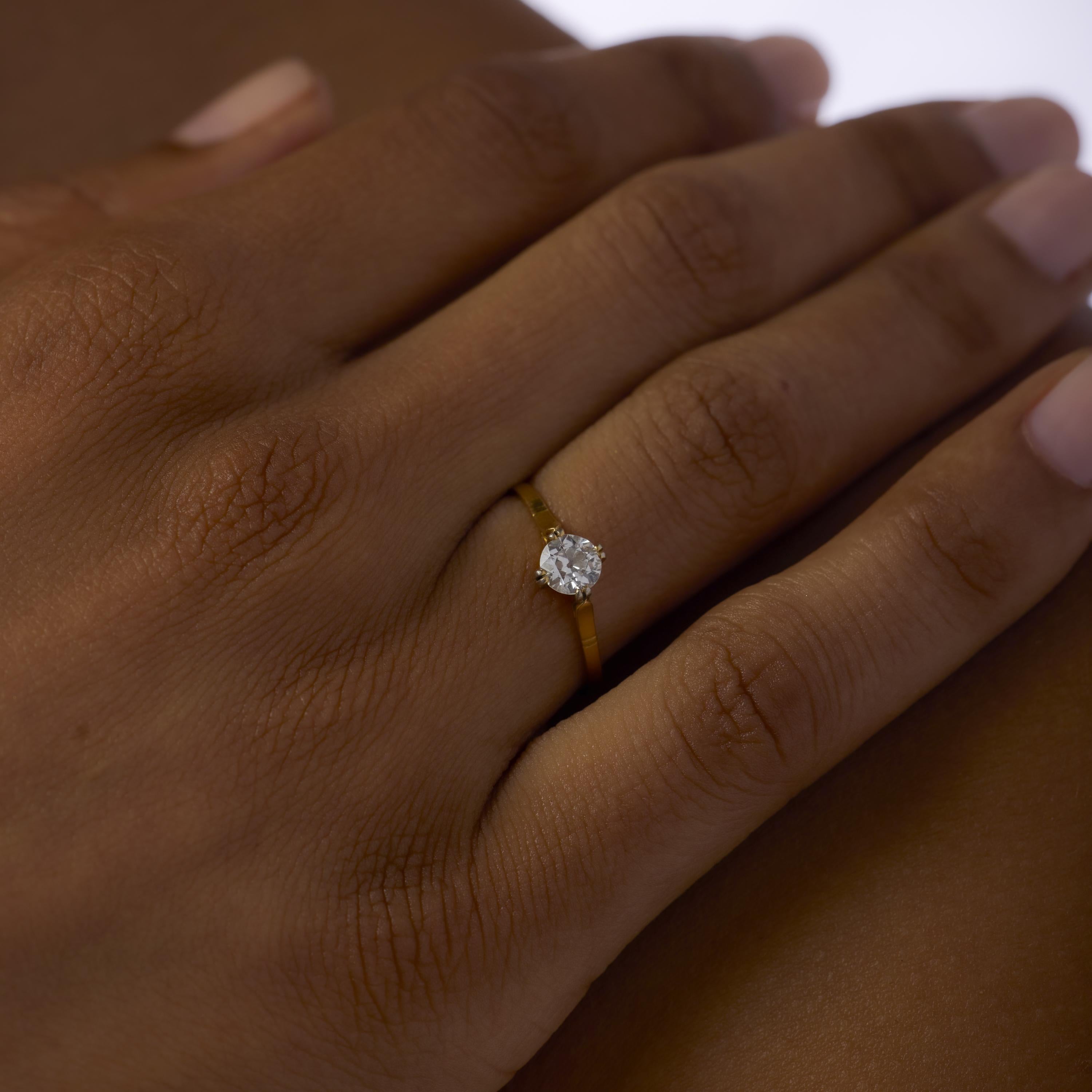 Bague de fiançailles solitaire en or jaune 14k avec diamant victorien Bon état - En vente à Beverly Hills, CA