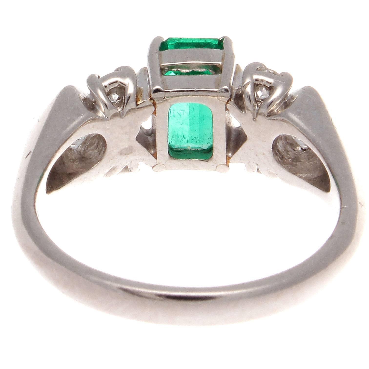 Emerald Diamond Platinum Ring In Excellent Condition In Beverly Hills, CA