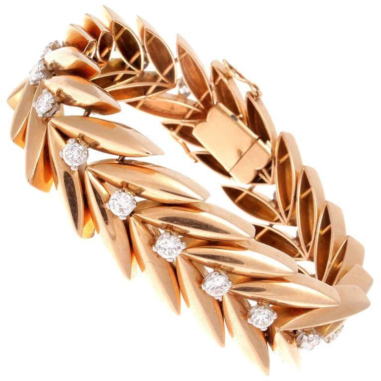 Retro designs were bold, creative and colorful with this bracelet being mixed with the sophisticated style of this French designer. Featuring glistening 18k rose gold links perfectly separated by a single perfectly matching row of near colorless