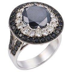 Contemporary 6.30 carat black and white diamond 18k white gold cocktail ring