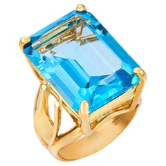 Vintage 14.30 carat blue topaz 14k yellow gold ring
