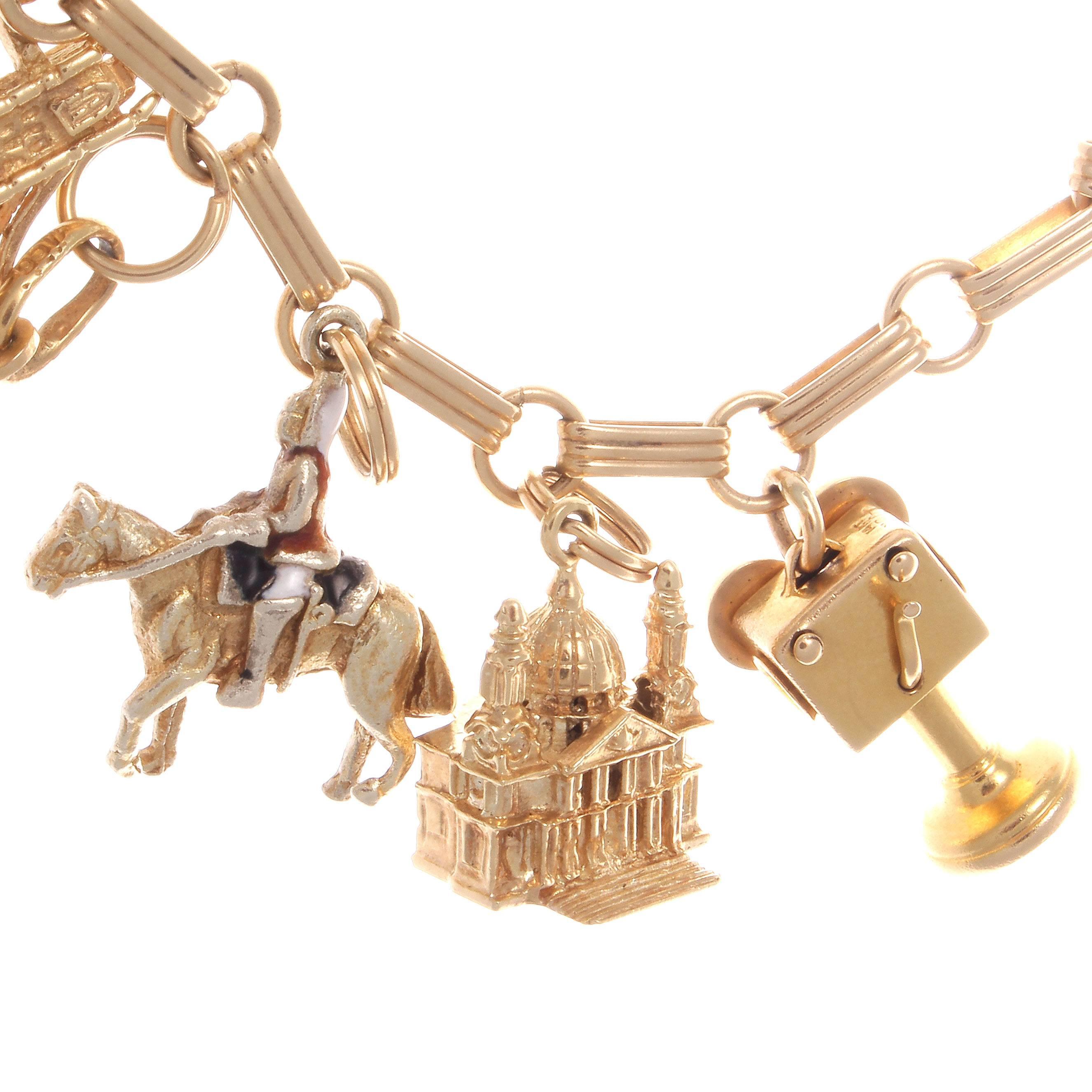 European Theme Gold Charm Bracelet In Excellent Condition In Beverly Hills, CA