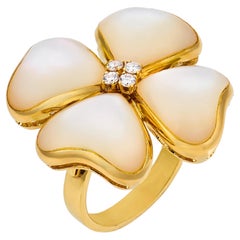 Gucci vintage mother of pearl diamond 18k yellow gold clover ring