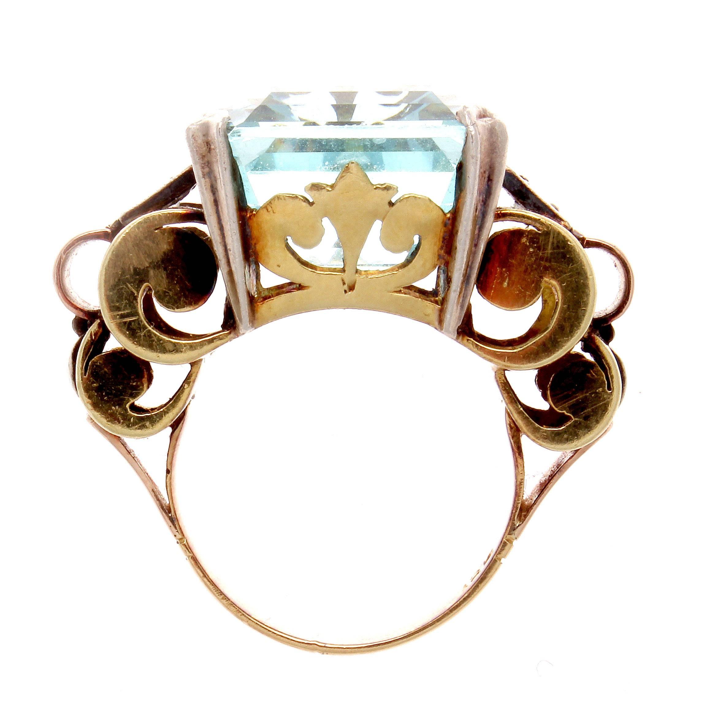 Retro Aquamarine Diamond Gold Ring In Good Condition In Beverly Hills, CA