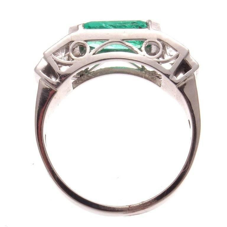 Art Deco 1.61 Carat Colombian Emerald Diamond Platinum Engagement Ring In Excellent Condition In Beverly Hills, CA