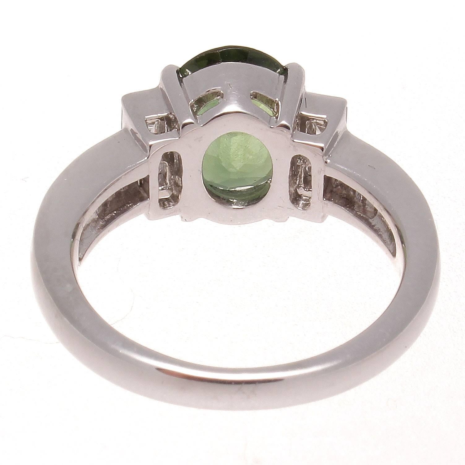 Green Sapphire Diamond Platinum Engagement Ring In Excellent Condition In Beverly Hills, CA