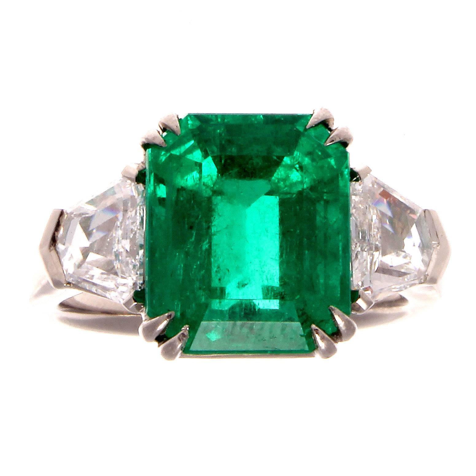 Modern 5.04 Carat Colombian Emerald Diamond Platinum Ring