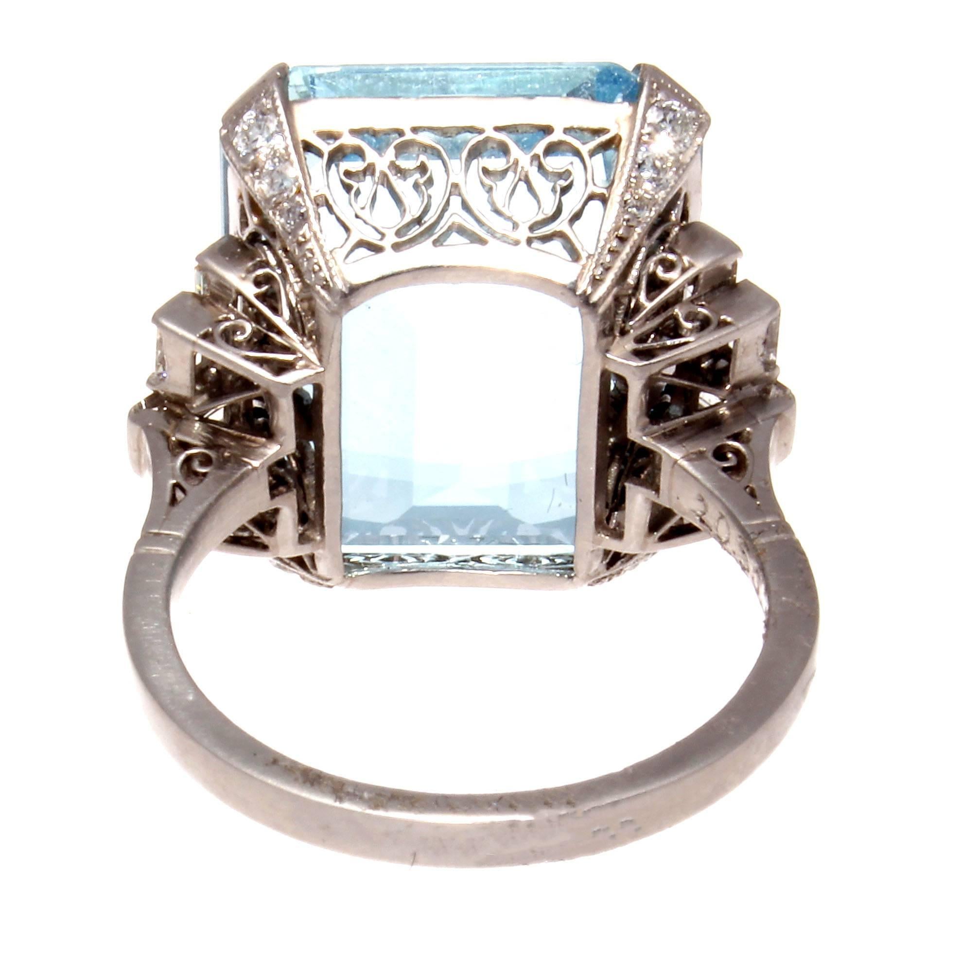 Women's Retro Inspired 20.50 Carat Aquamarine Diamond Platinum Ring