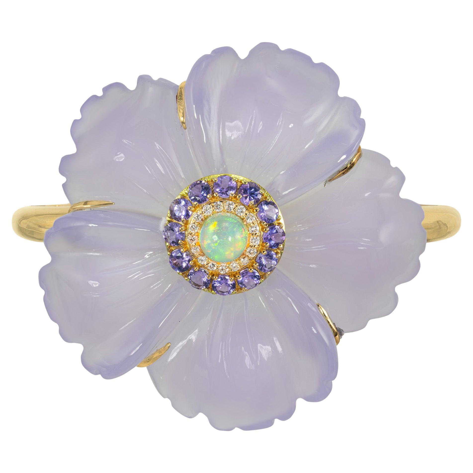 Brazalete de calcedonia con centro de ópalo, halo de tanzanita y diamantes en oro de 18 quilates