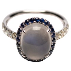 3,65ct Blauer Mondstein mit blauem Saphir Halo in 18K Weißgold