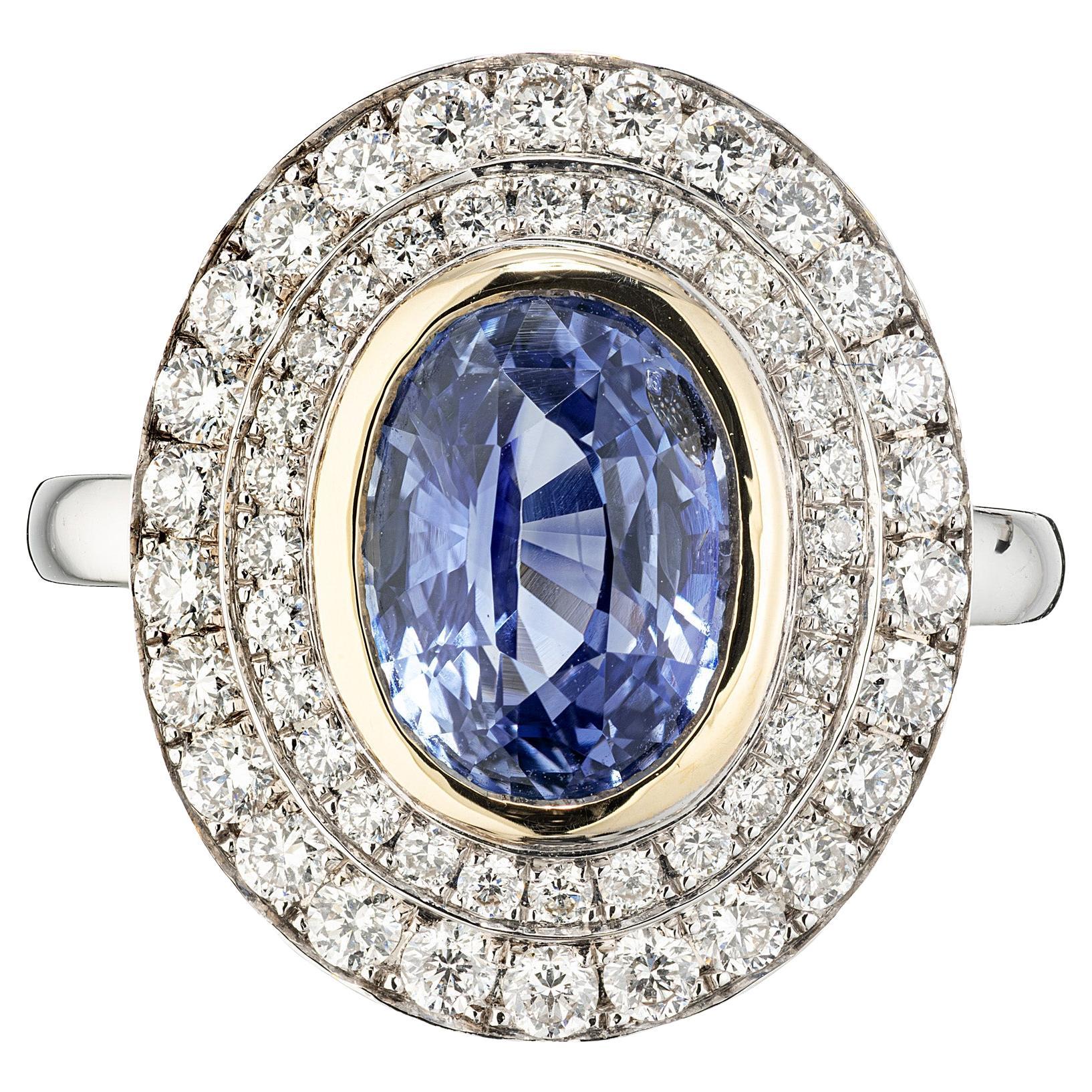 Im Angebot: 3,53ct Blauer Saphir mit doppeltem Diamant-Halo in 18K Gold ()