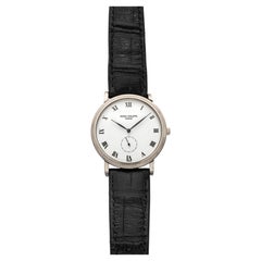 Patek Philippe Calatrava 3919 aus den 2000er Jahren, 18 Karat Weißgold, Lünette mit Noppenmuster, Handaufzug, 33 mm