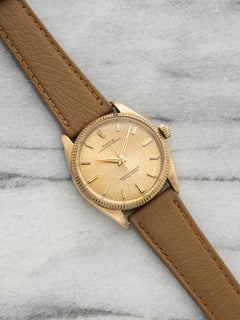 Rolex Oyster Perpetual 1005 vintage de 1960, or jaune 18 carats, cadran patiné couleur champagne, mouvement automatique, 34 mm