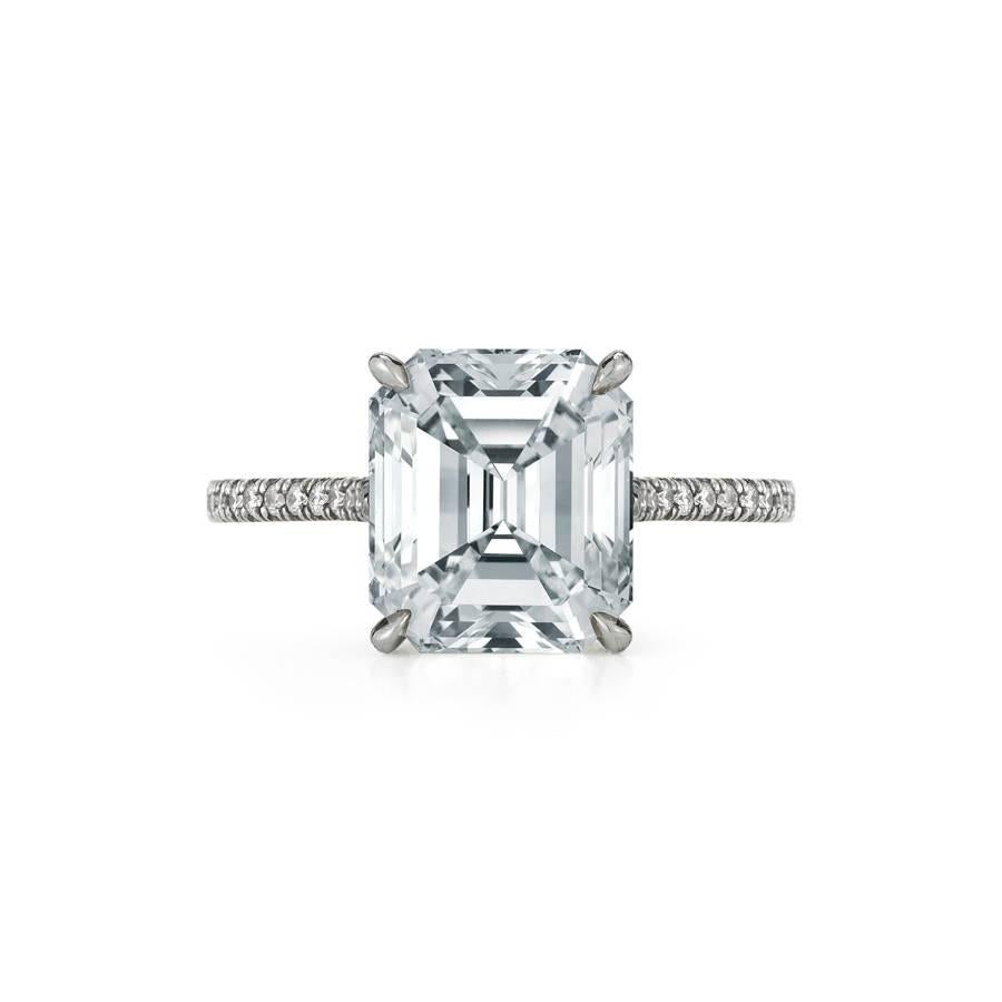 3.59 ct LVS1 emerald cut Forevermark diamond.
Handmade micro-pave platinum and diamond Orchid Setting with a black rhodium overlay.
0.42 cts of diamond in the setting.
Very thin band. 