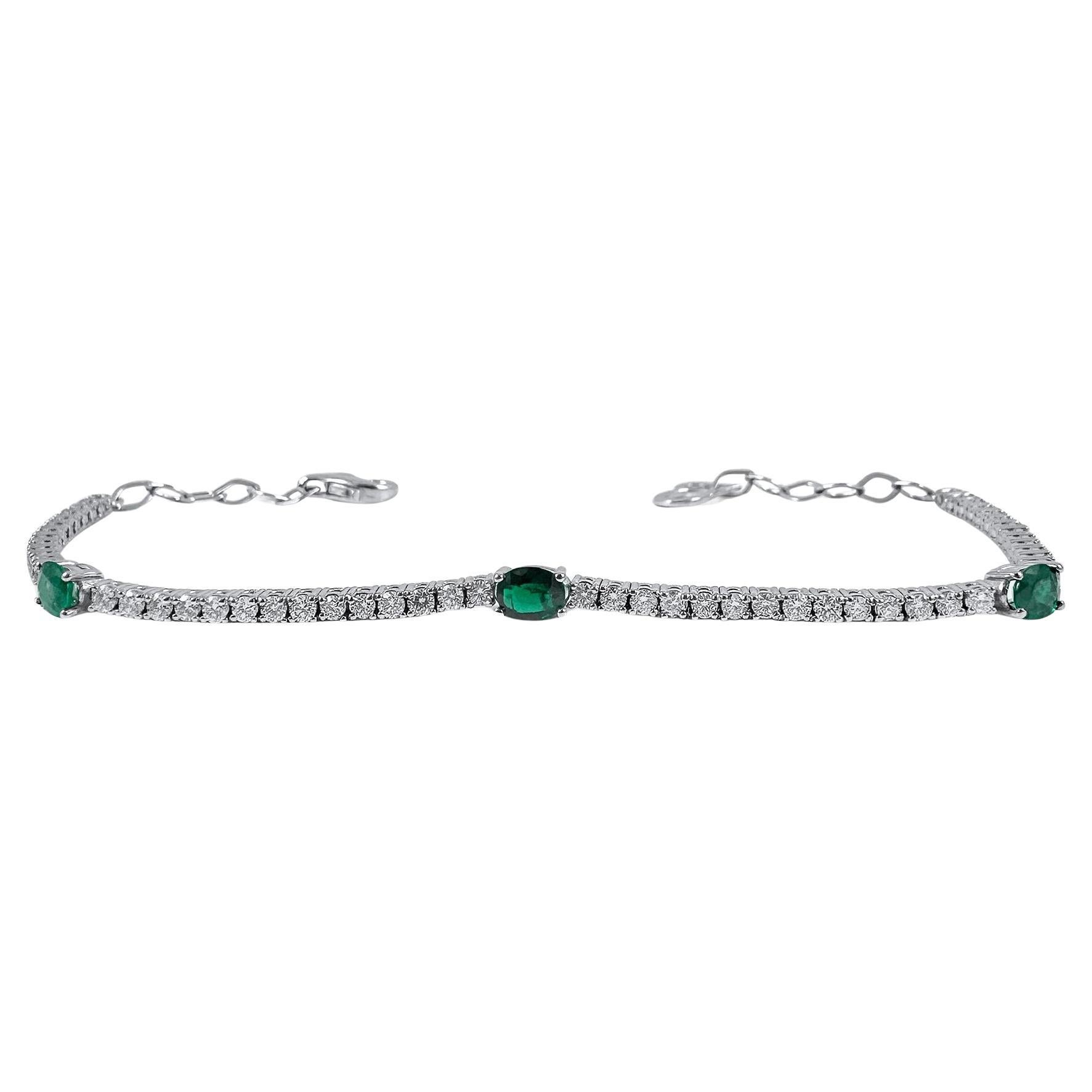 Pulsera ajustable de oro blanco de 14 quilates con esmeralda y diamantes de 1,71 quilates