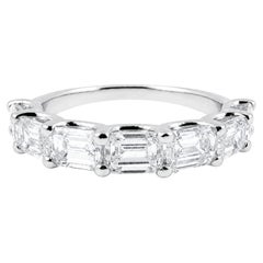 Halfway Eternity Ring, 1,81 Karat, Smaragdschliff, Ost-West-Fassung, in Platin, Größe 6