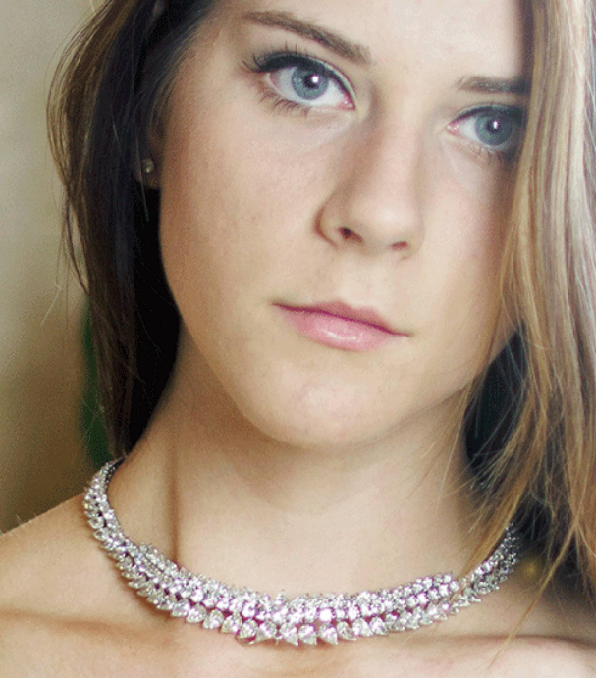 Wunderschönes handgefertigtes Platin-Diamanten-Cluster-Halsband von Keith Davis für Thayer Jewelers. Mit 217 runden Brillanten und birnenförmigen Diamanten von 64,29 Karat  

Keith Davis  Bevor er in die Vereinigten Staaten kam, um spezielle