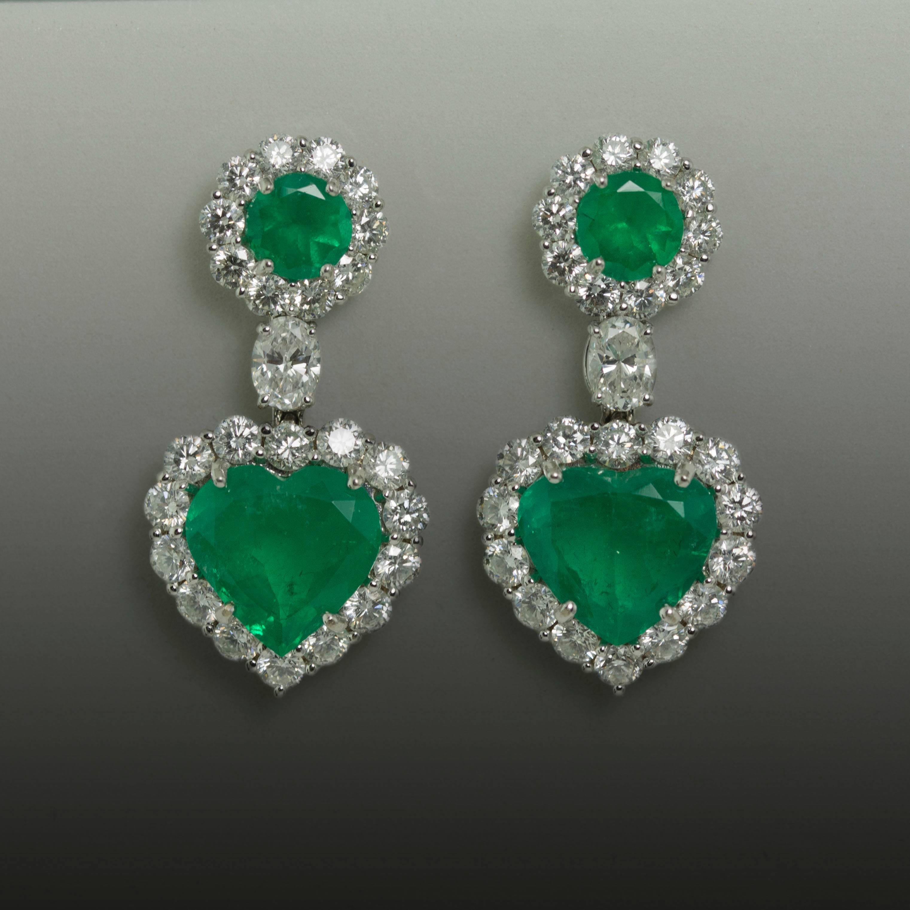 Emerald Diamond Gold Heart Shape Earrings In Excellent Condition In Sarasota, FL